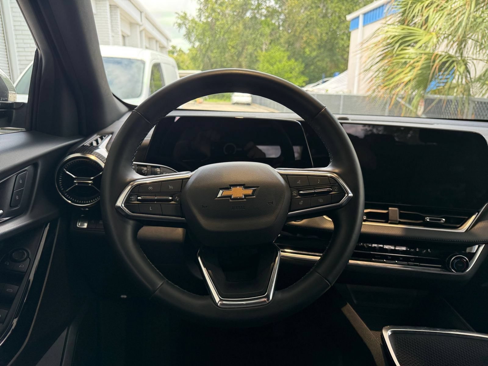 Used 2025 Chevrolet Equinox LT FWD image 28