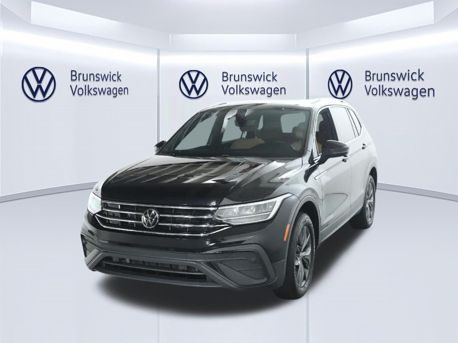 Certified 2023 Volkswagen Tiguan SE AWD/4WD image 1