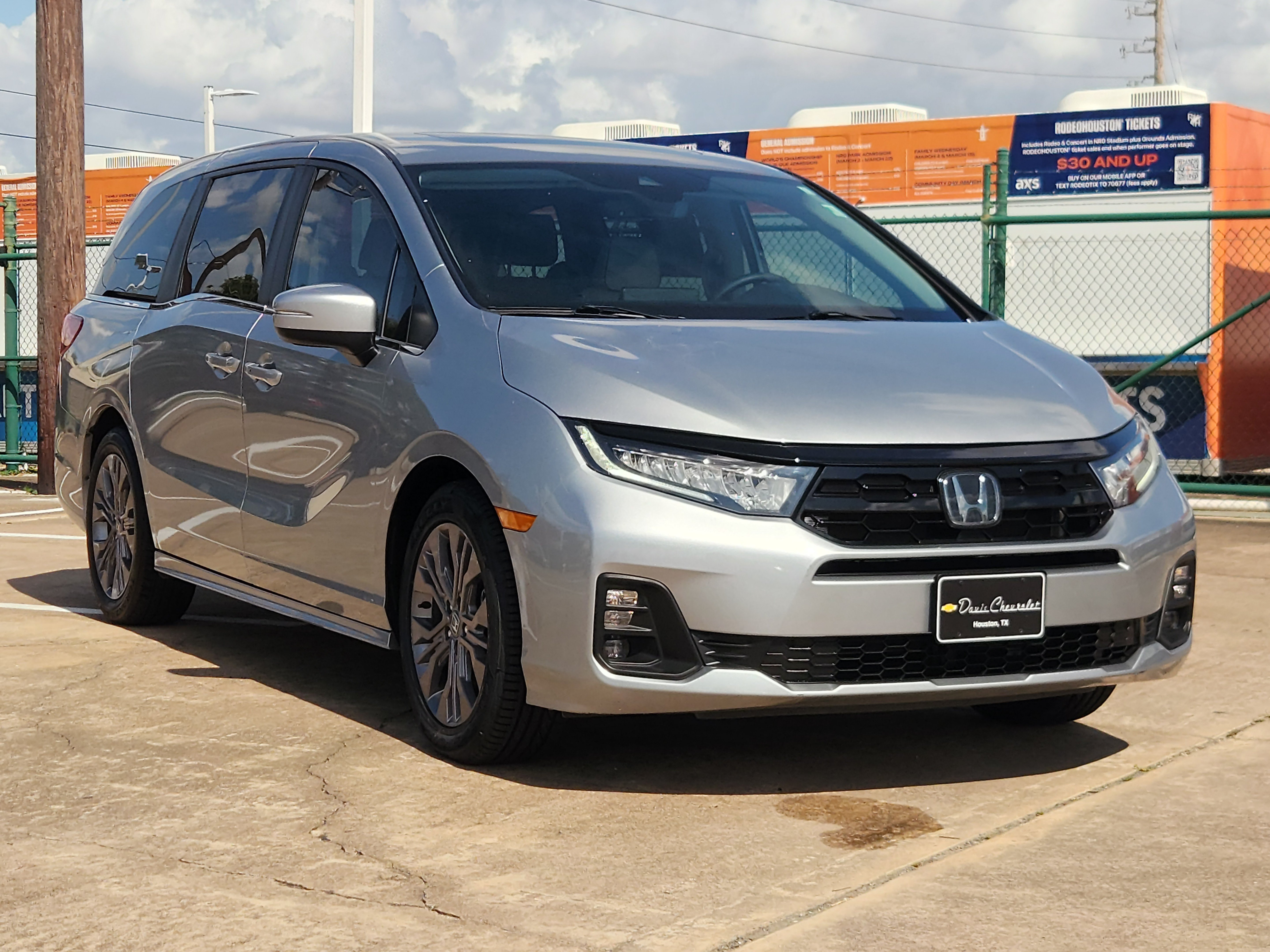Used 2025 Honda Odyssey Touring image 4