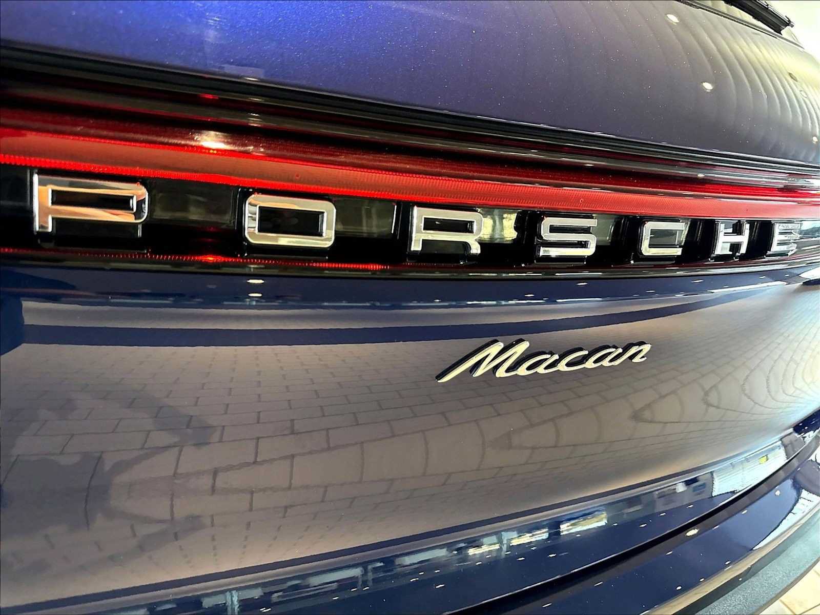 Used 2026 Porsche Macan AWD/4WD image 38
