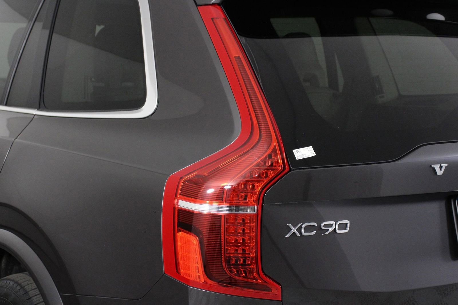 Certified 2024 Volvo XC90 T8 Plus w/ Protection Package Premier image 18
