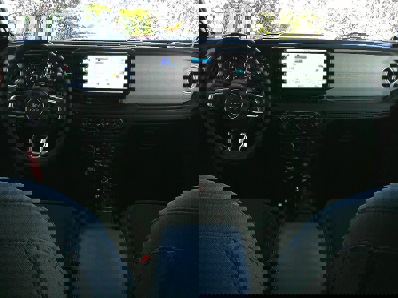 Used 2025 Jeep Wrangler Unlimited Sahara image 20