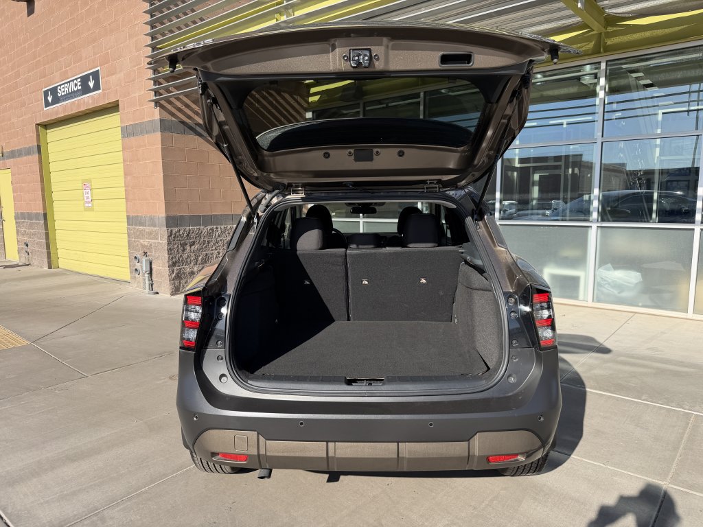 Used 2025 Nissan Kicks SV AWD/4WD image 32