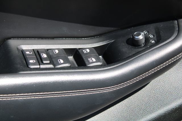 Used 2023 Jeep Grand Cherokee L Limited AWD/4WD image 12