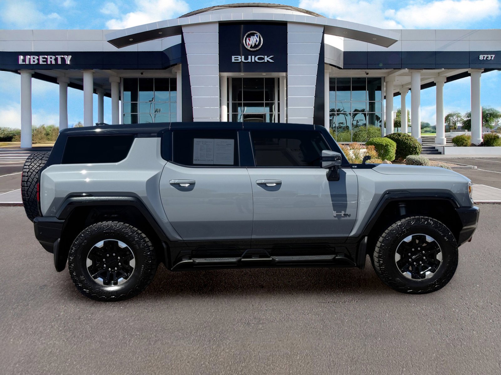 Used 2024 GMC Hummer EV 2X w/ Extreme Off-Road Package AWD/4WD image 2