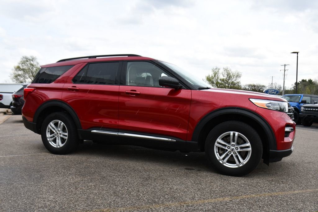 Used 2023 Ford Explorer XLT w/ Equipment Group 202A AWD/4WD image 5