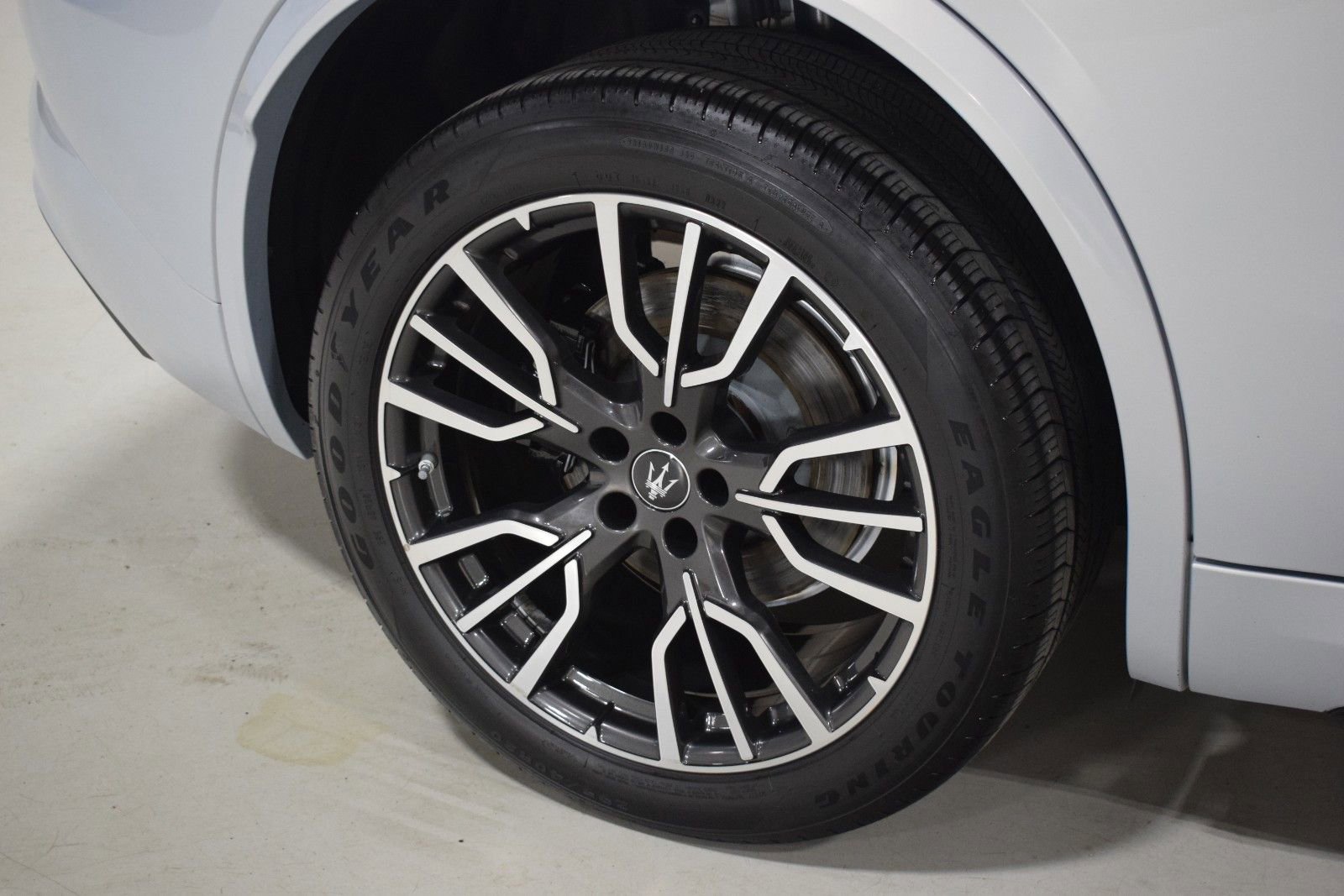 Used 2023 Maserati Grecale Modena AWD/4WD image 17