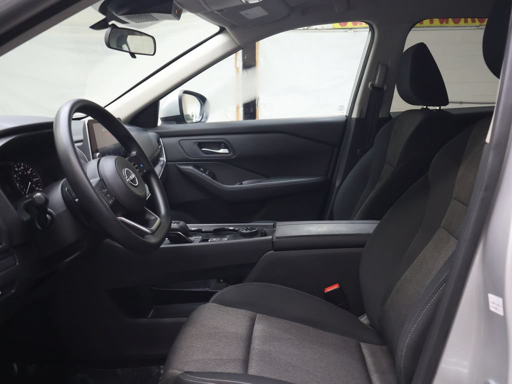 Used 2024 Nissan Rogue SV AWD/4WD image 16