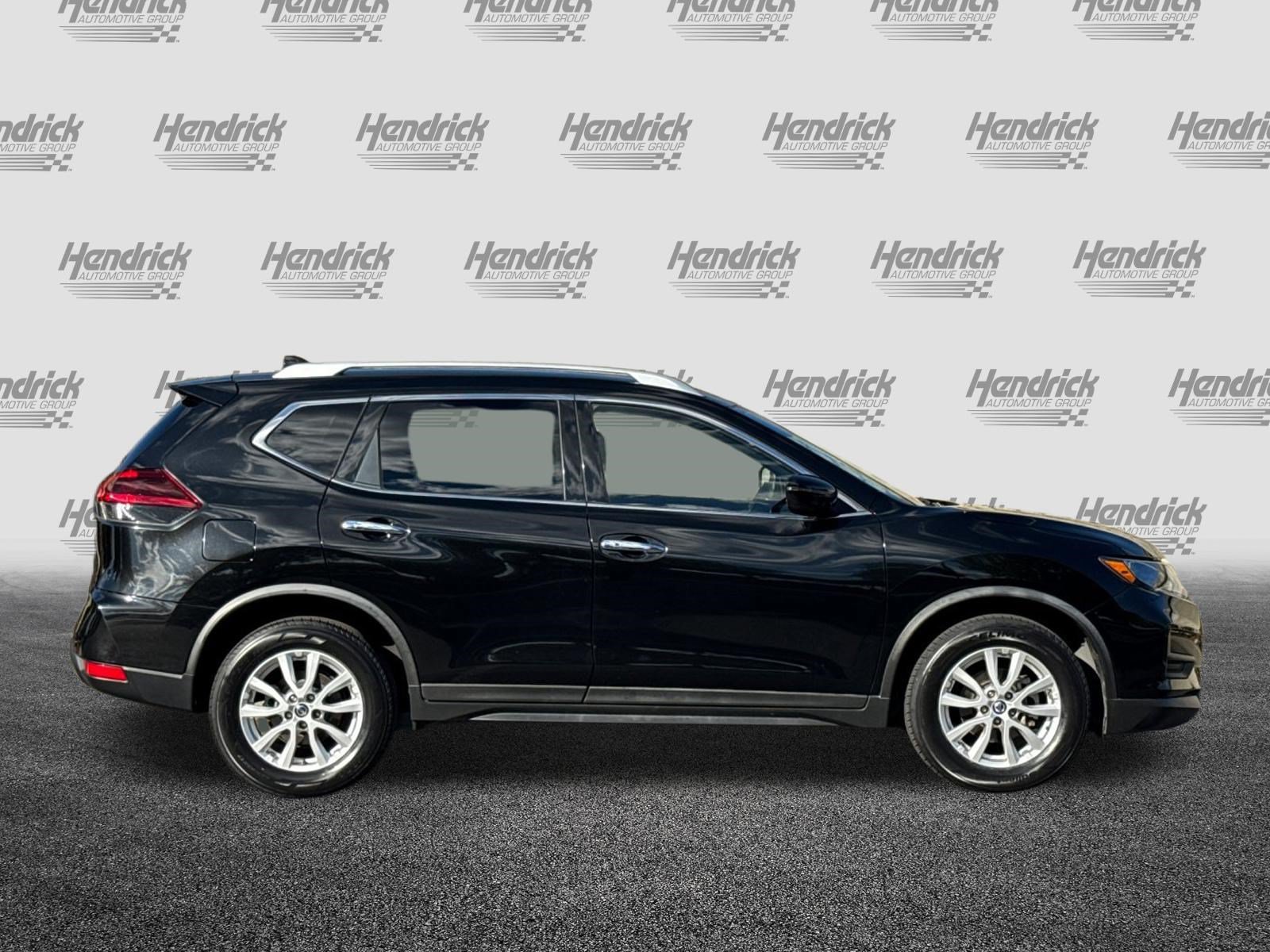 Used 2020 Nissan Rogue SV FWD image 3