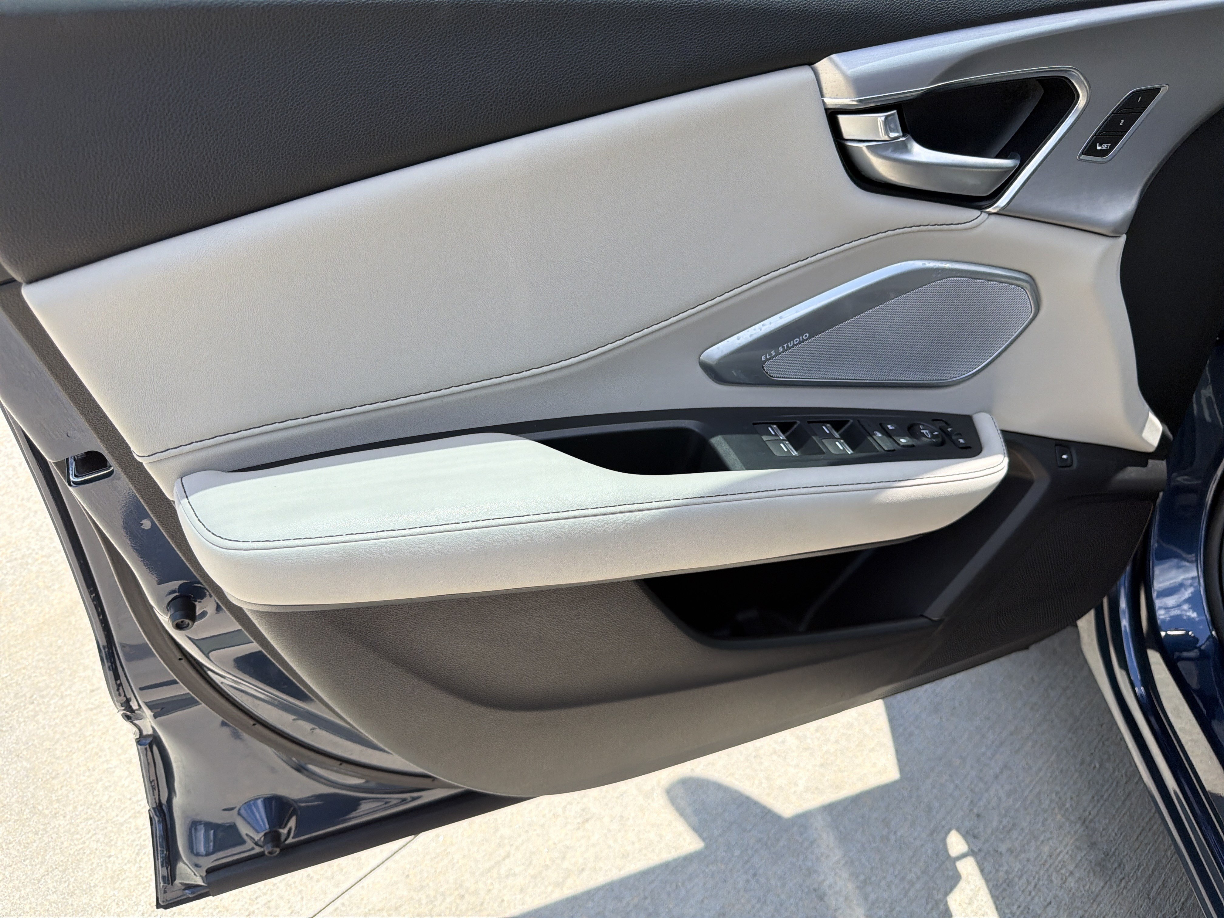 Used 2025 Acura RDX SH-AWD w/ Technology Package image 14