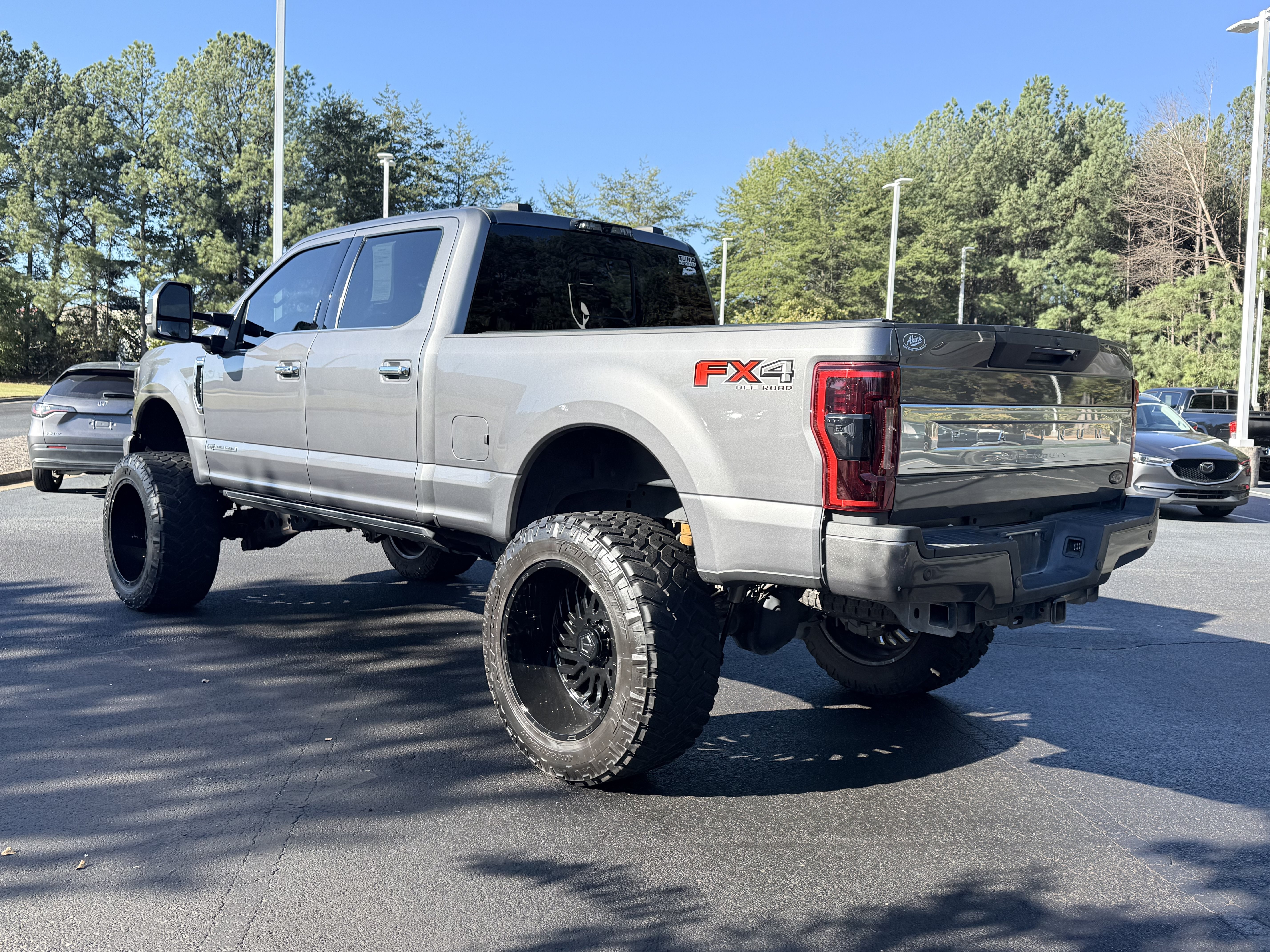 Used 2022 Ford F250 Platinum w/ FX4 Off-Road Package AWD/4WD image 9