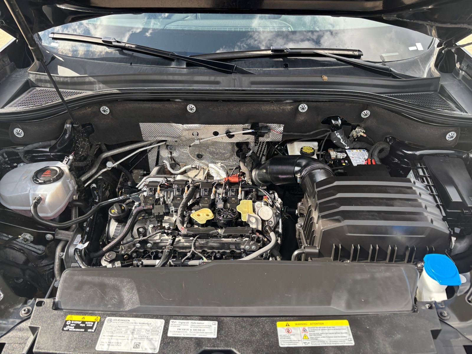 Used 2025 Volkswagen Atlas Cross Sport SE image 32