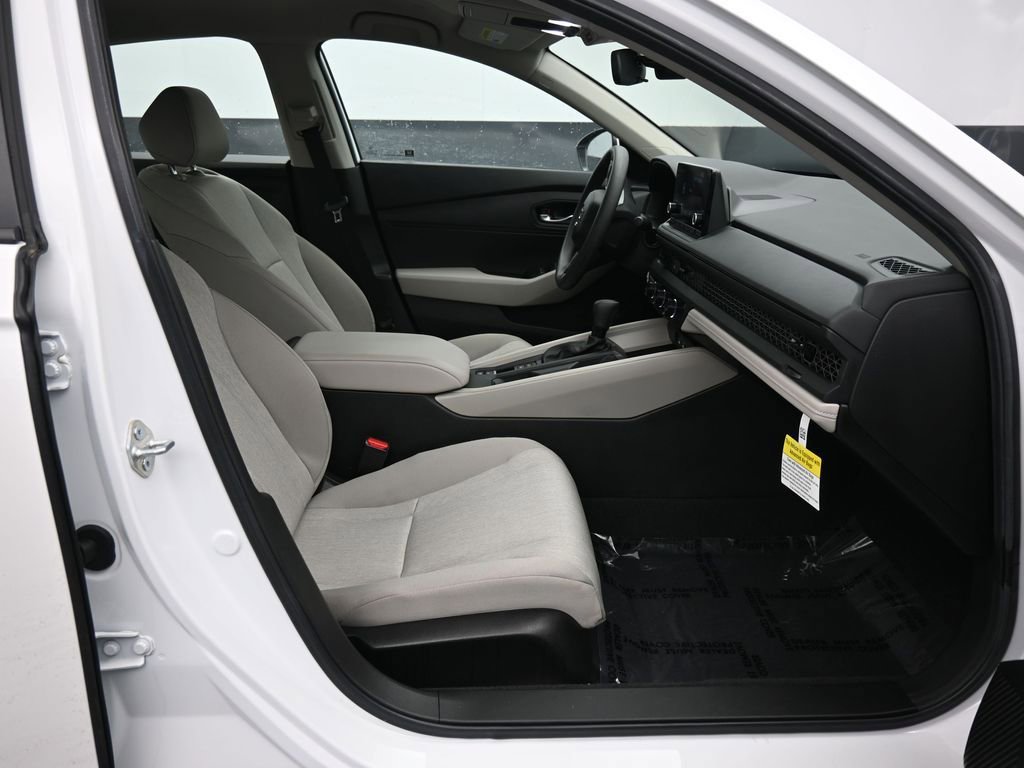 Used 2025 Honda Accord LX image 39