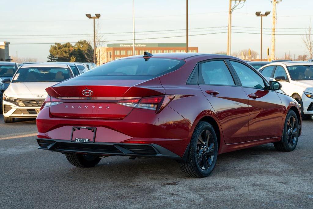 Certified 2023 Hyundai Elantra SEL w/ Preferred Accessory Package image 7