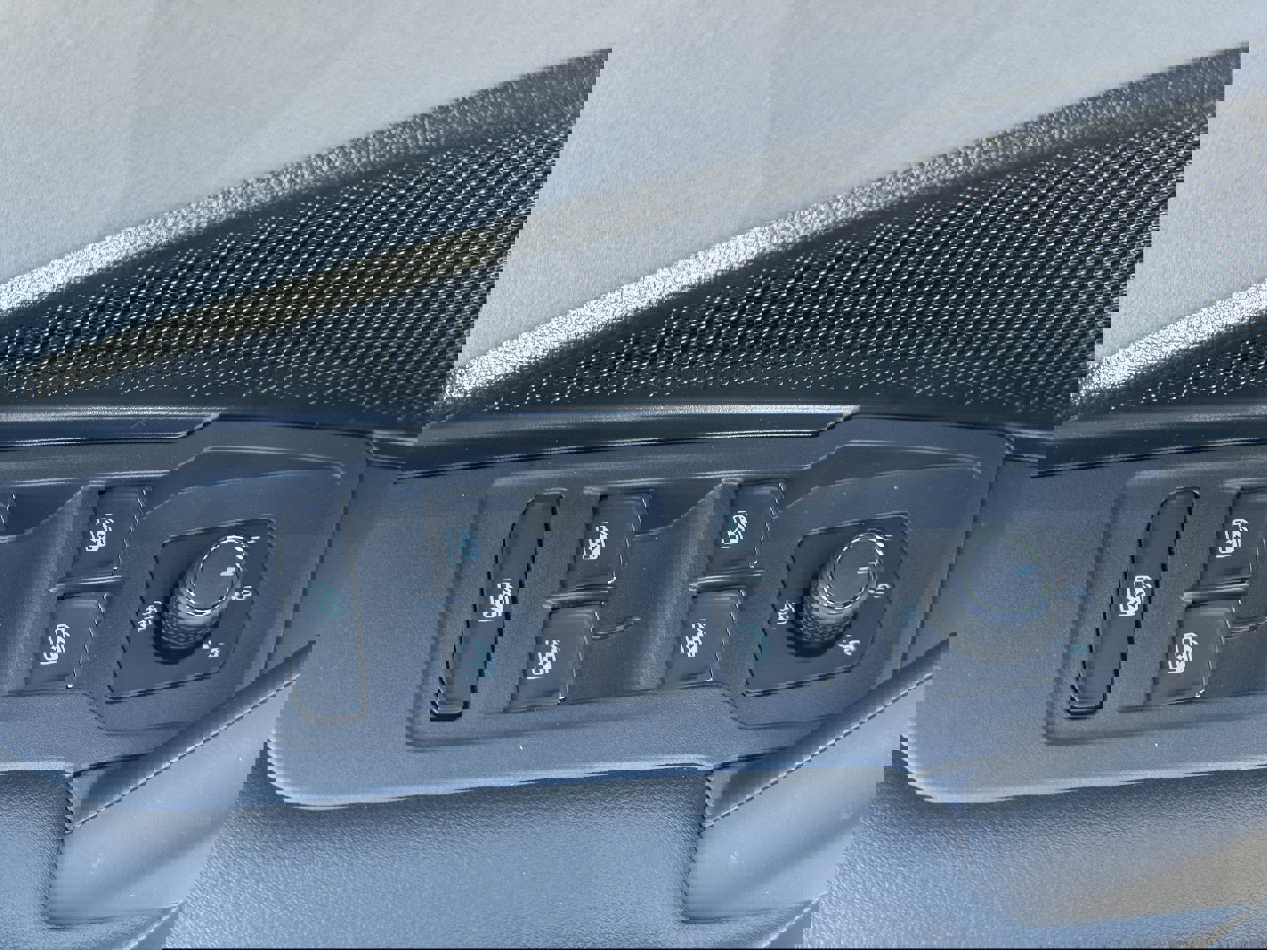 New 2025 Volkswagen Tiguan SE image 15