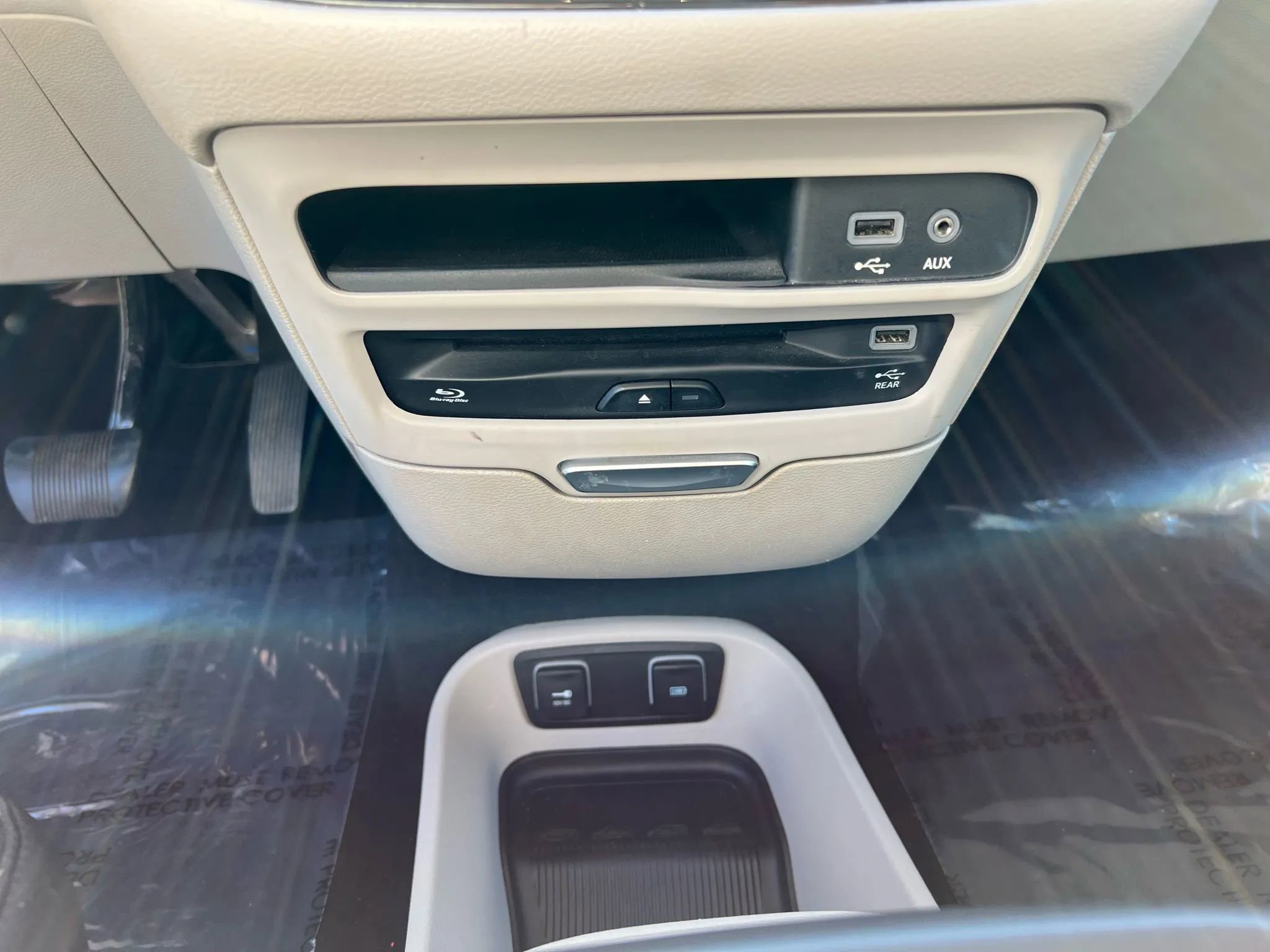 Used 2017 Chrysler Pacifica Touring-L Plus w/ Tire & Wheel Group image 18