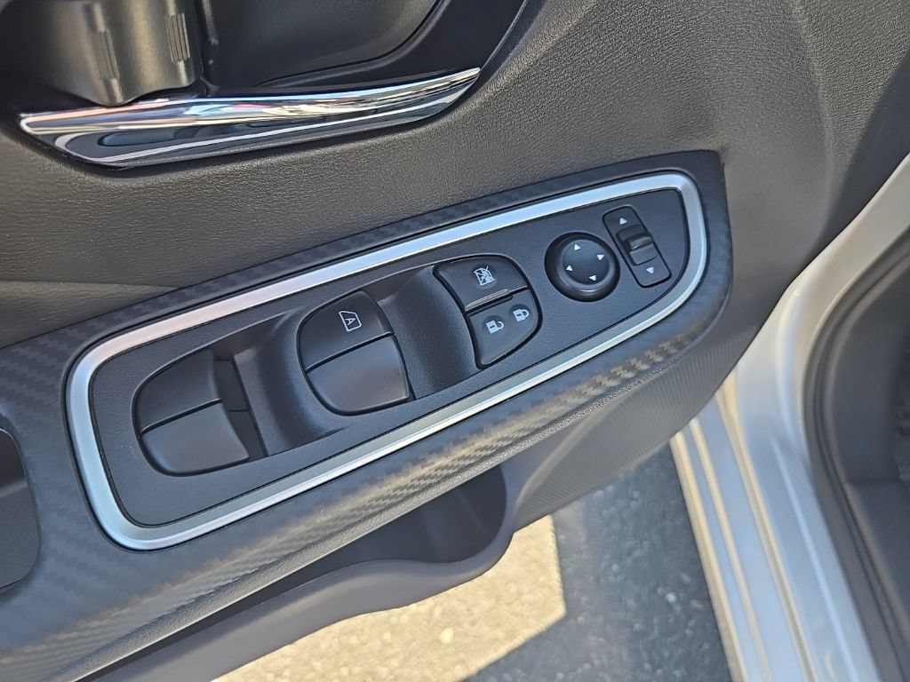 Used 2025 Nissan Versa SR w/ Trunk Package FWD image 12