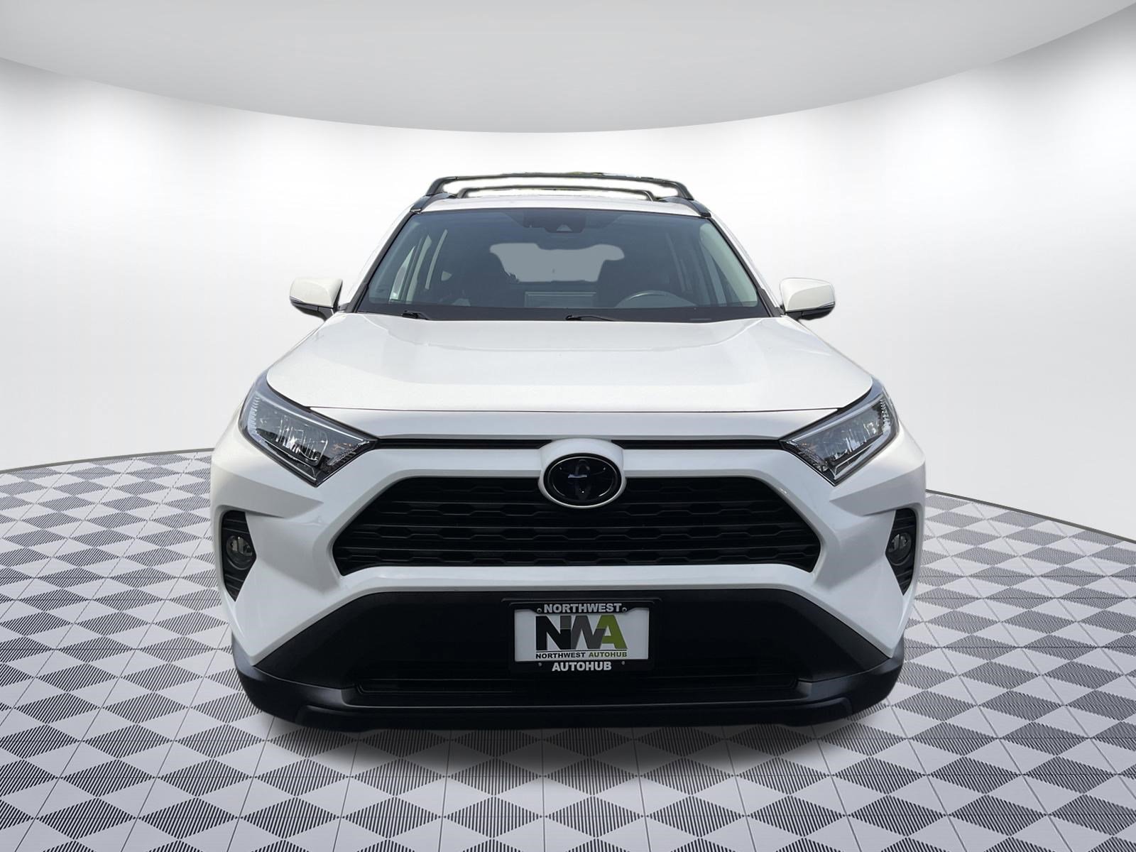 Used 2021 Toyota RAV4 XLE w/ XLE Grade Weather Package AWD/4WD image 5