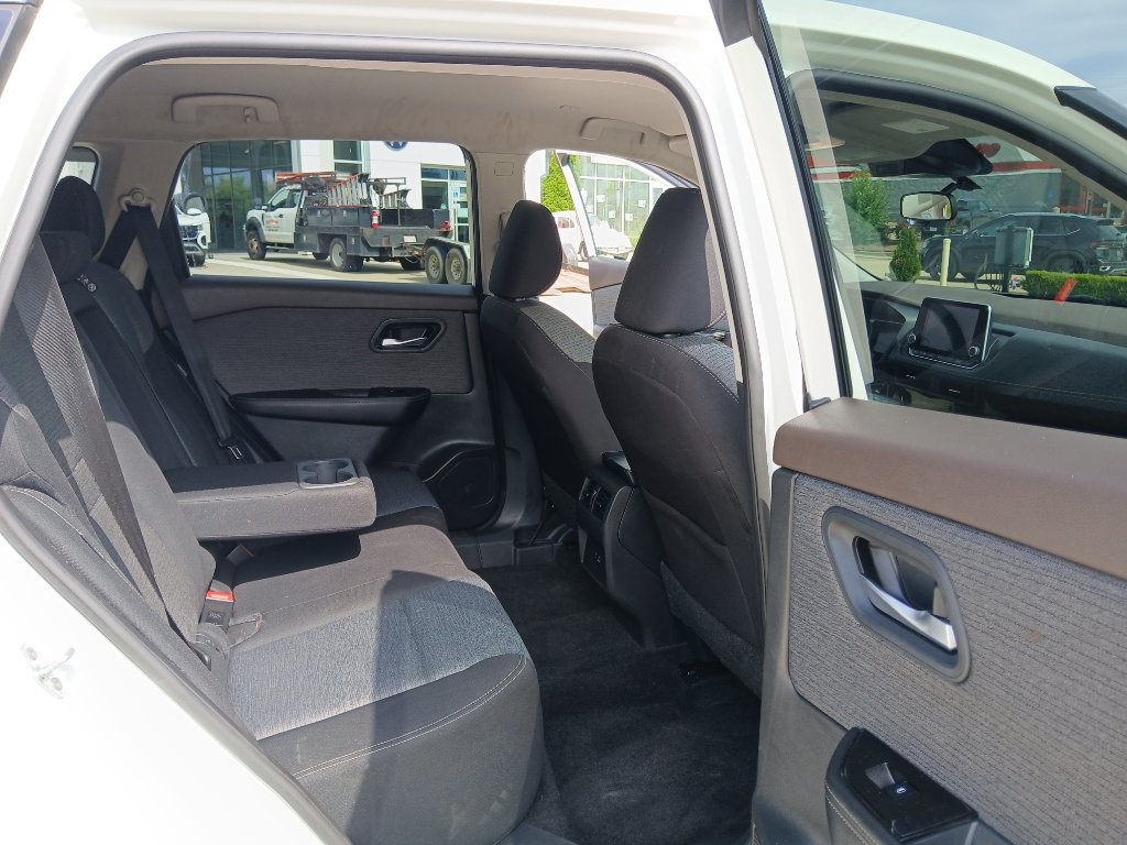 Used 2023 Nissan Rogue SV AWD/4WD image 22