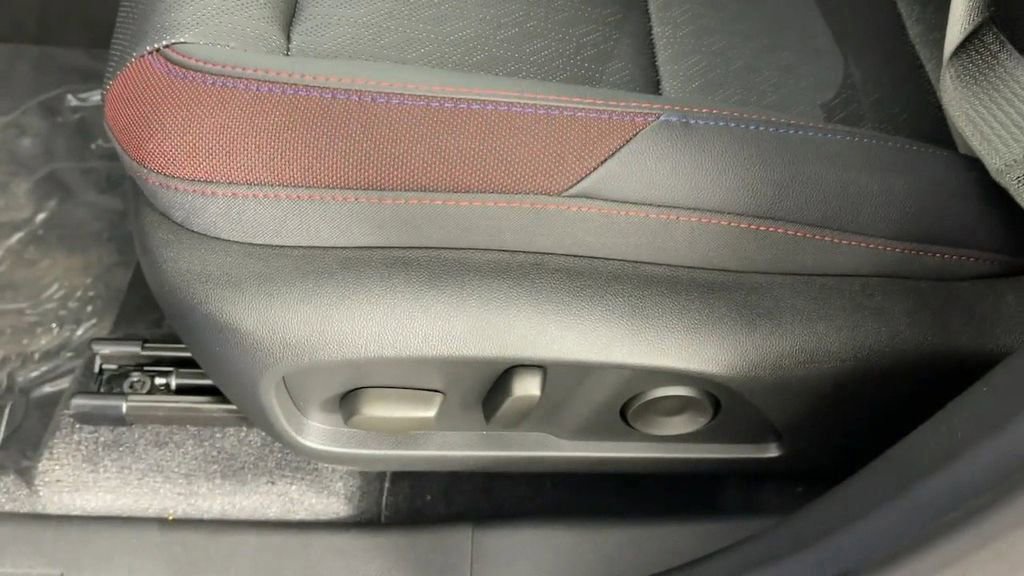 New 2025 Chevrolet Equinox RS image 31