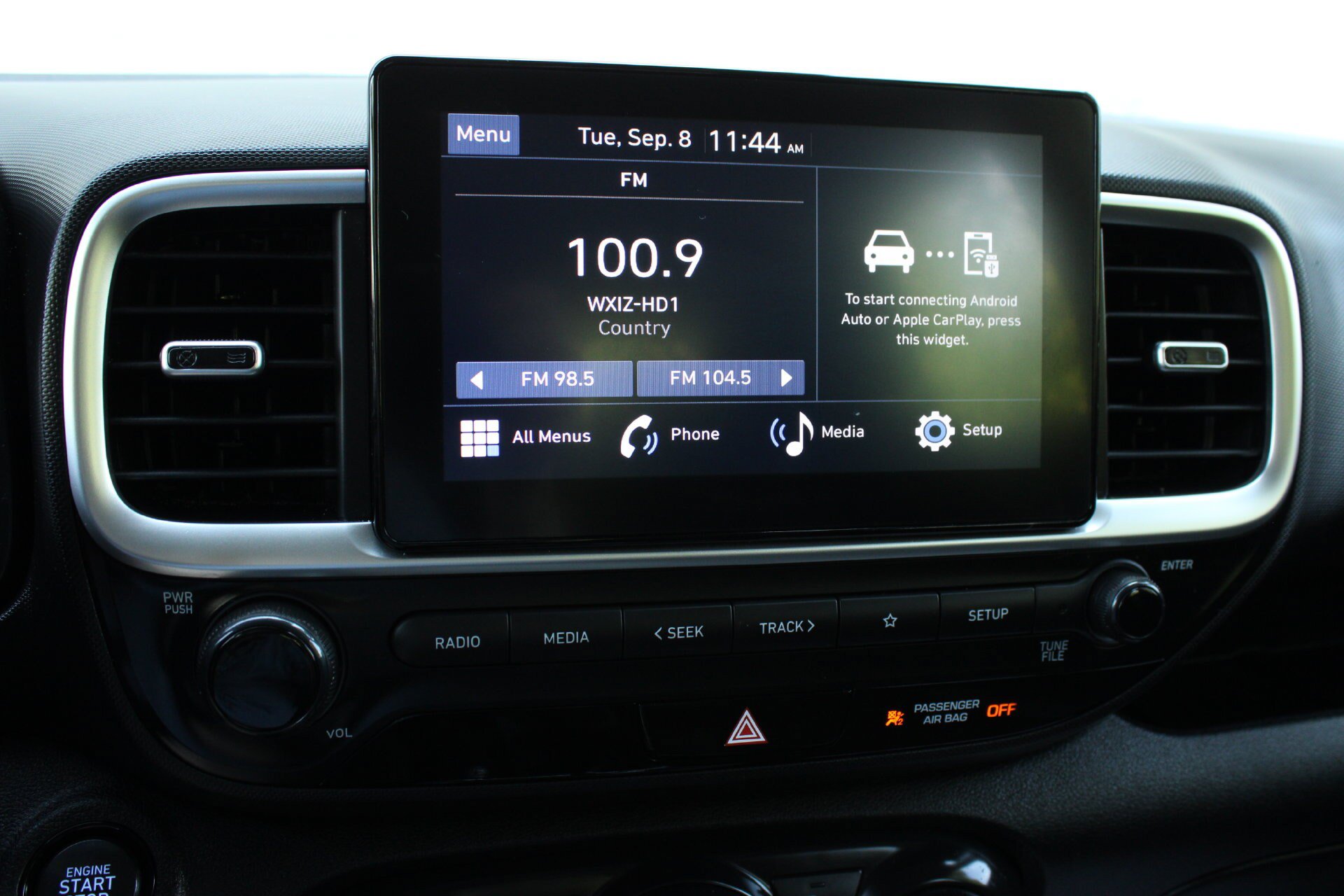 Used 2025 Hyundai Venue SEL FWD image 35