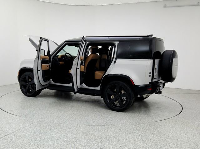 New 2026 Land Rover Defender 110 X-Dynamic SE image 12