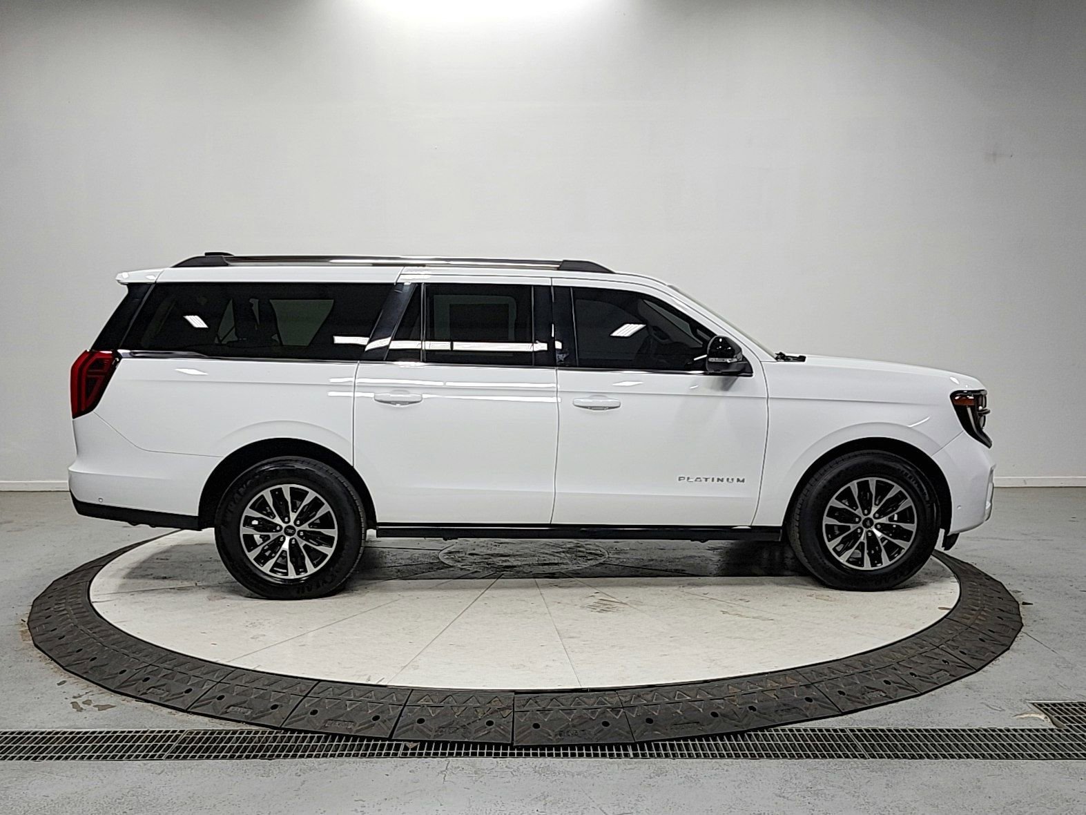 Used 2025 Ford Expedition Max Platinum image 8