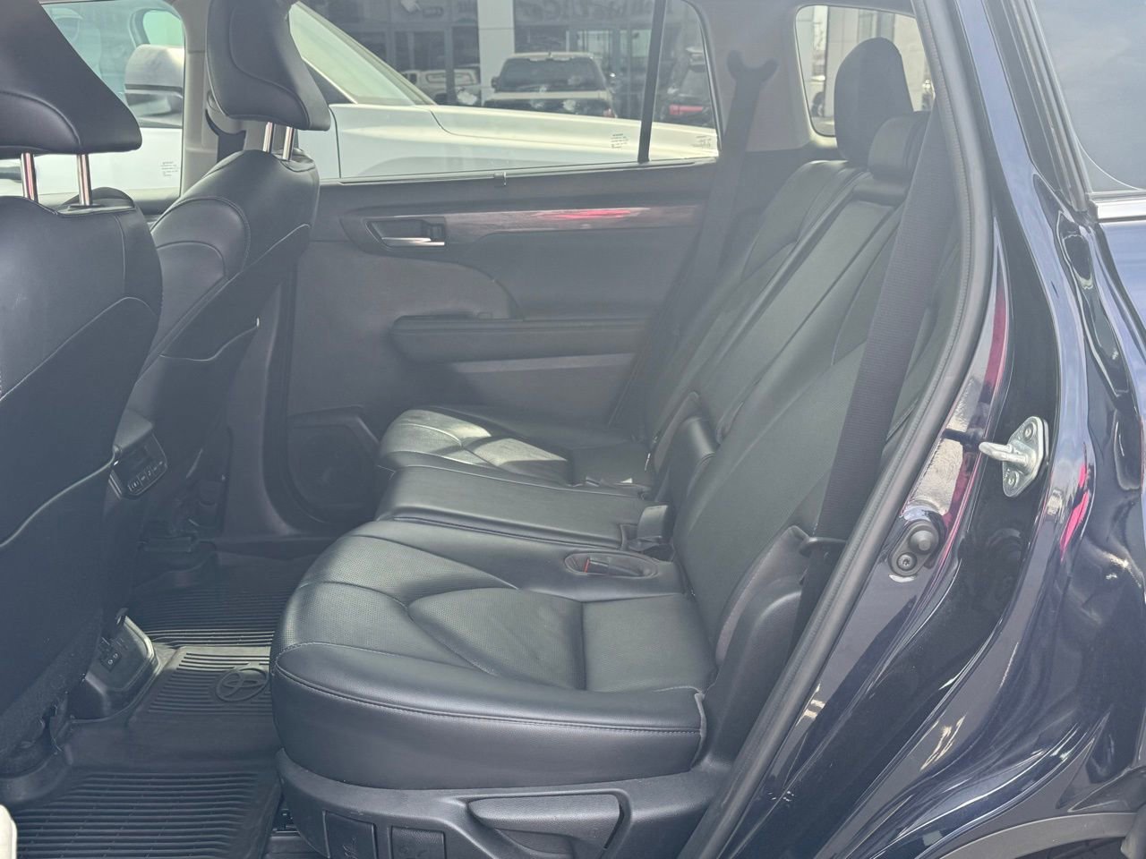 Used 2023 Toyota Highlander Limited image 12