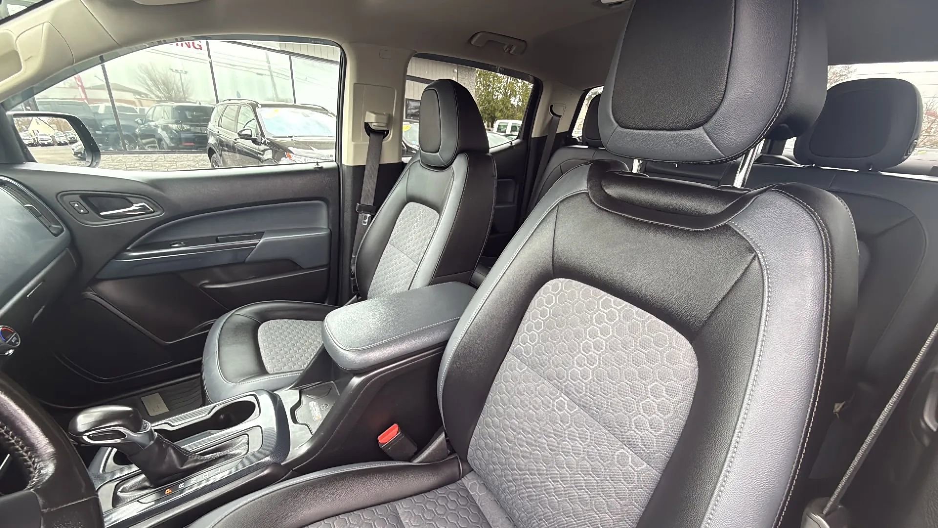 Used 2022 Chevrolet Colorado Z71 w/ Z71 Midnight Edition image 16