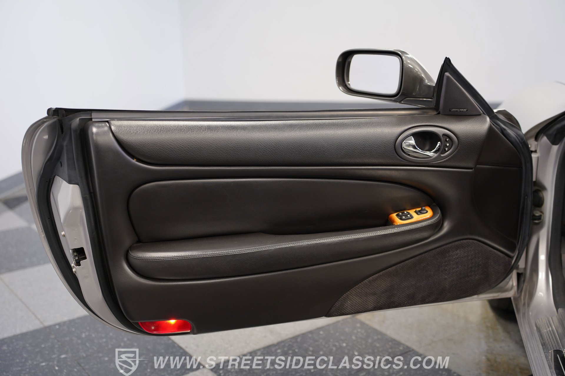 Used 2001 Jaguar XK8 Convertible image 37