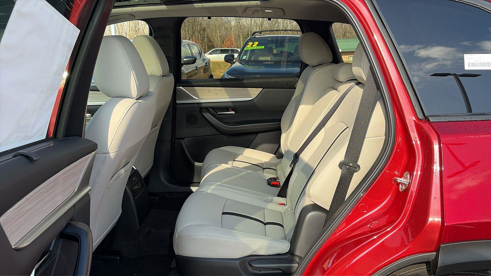 New 2025 MAZDA CX-70 Plug-In Hybrid w/ Premium Pkg image 26