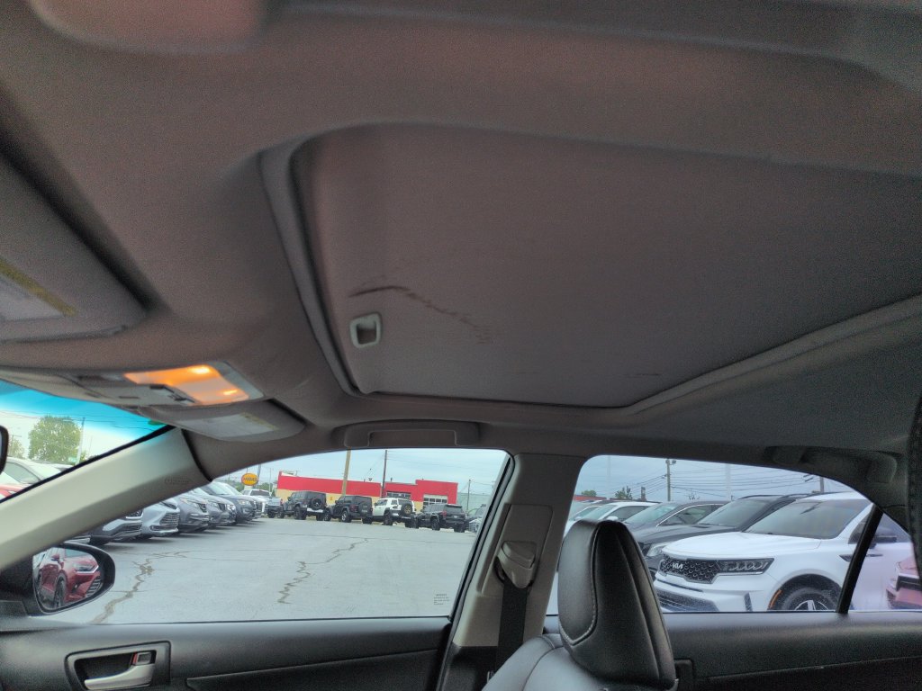 Used 2014 Toyota Camry SE w/ Moonroof Package FWD image 22