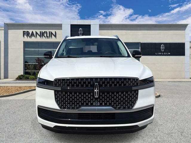 New 2026 Lincoln Navigator L Premier AWD/4WD image 2