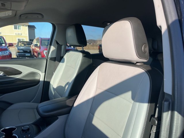 Used 2024 GMC Terrain SLT image 16