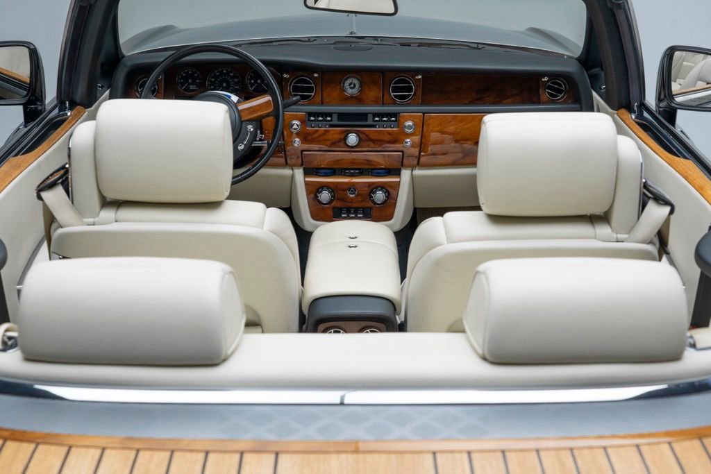 Used 2010 Rolls-Royce Phantom Drophead Coupe image 3