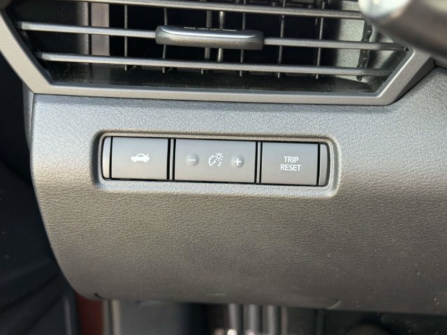 Used 2025 Nissan Altima 2.5 SV FWD image 25