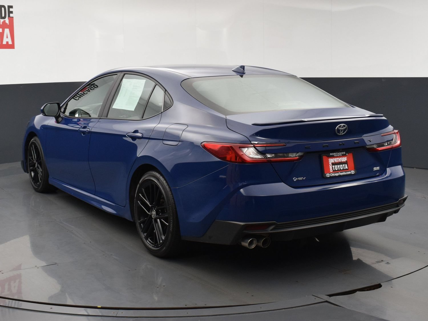 Used 2025 Toyota Camry SE FWD image 3