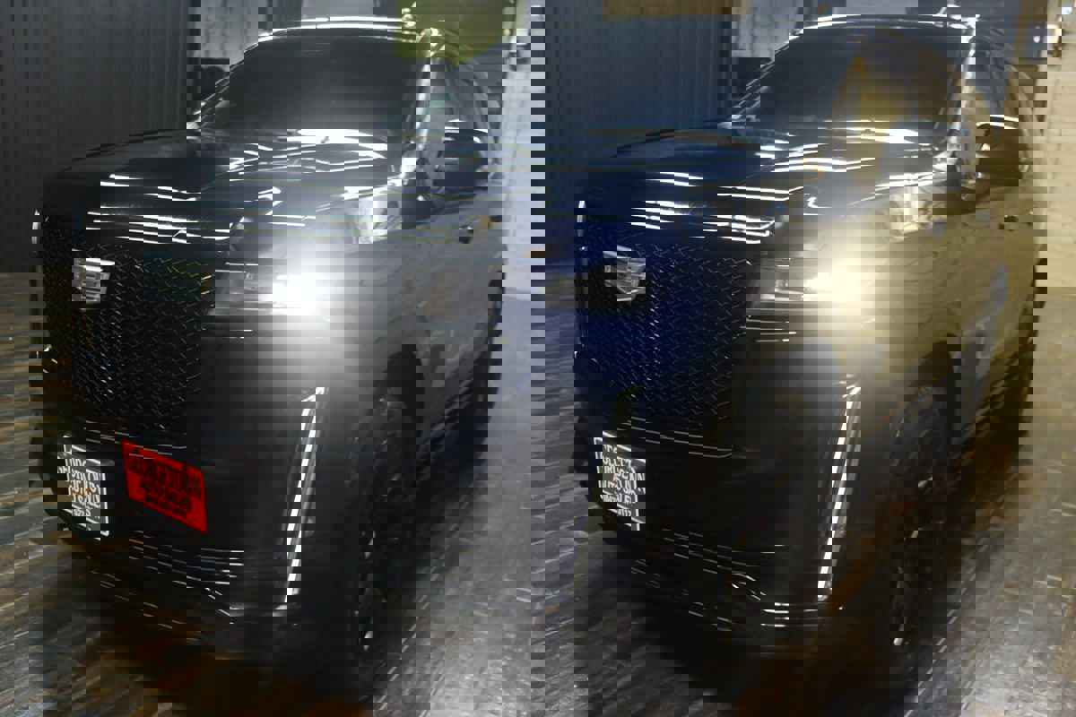 Used 2022 Cadillac Escalade Sport Platinum w/ LPO, ONYX Package image 6