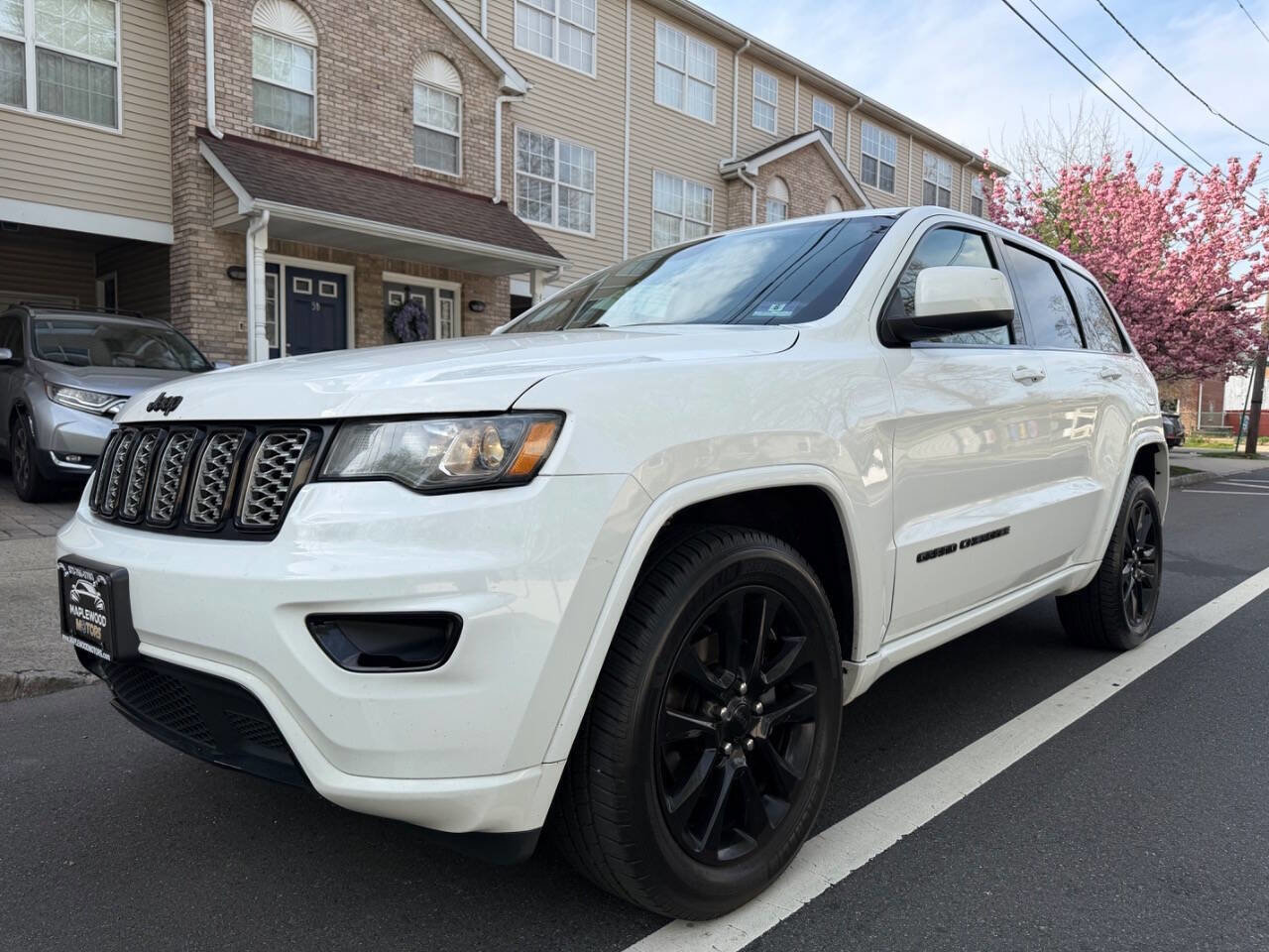 Used 2019 Jeep Grand Cherokee Altitude AWD/4WD image 2