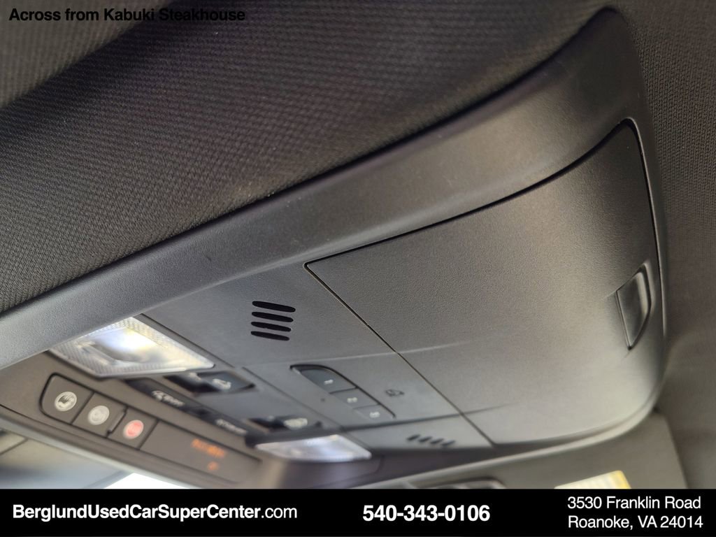 Used 2017 Cadillac XT5 Luxury w/ Driver Awareness Package image 28