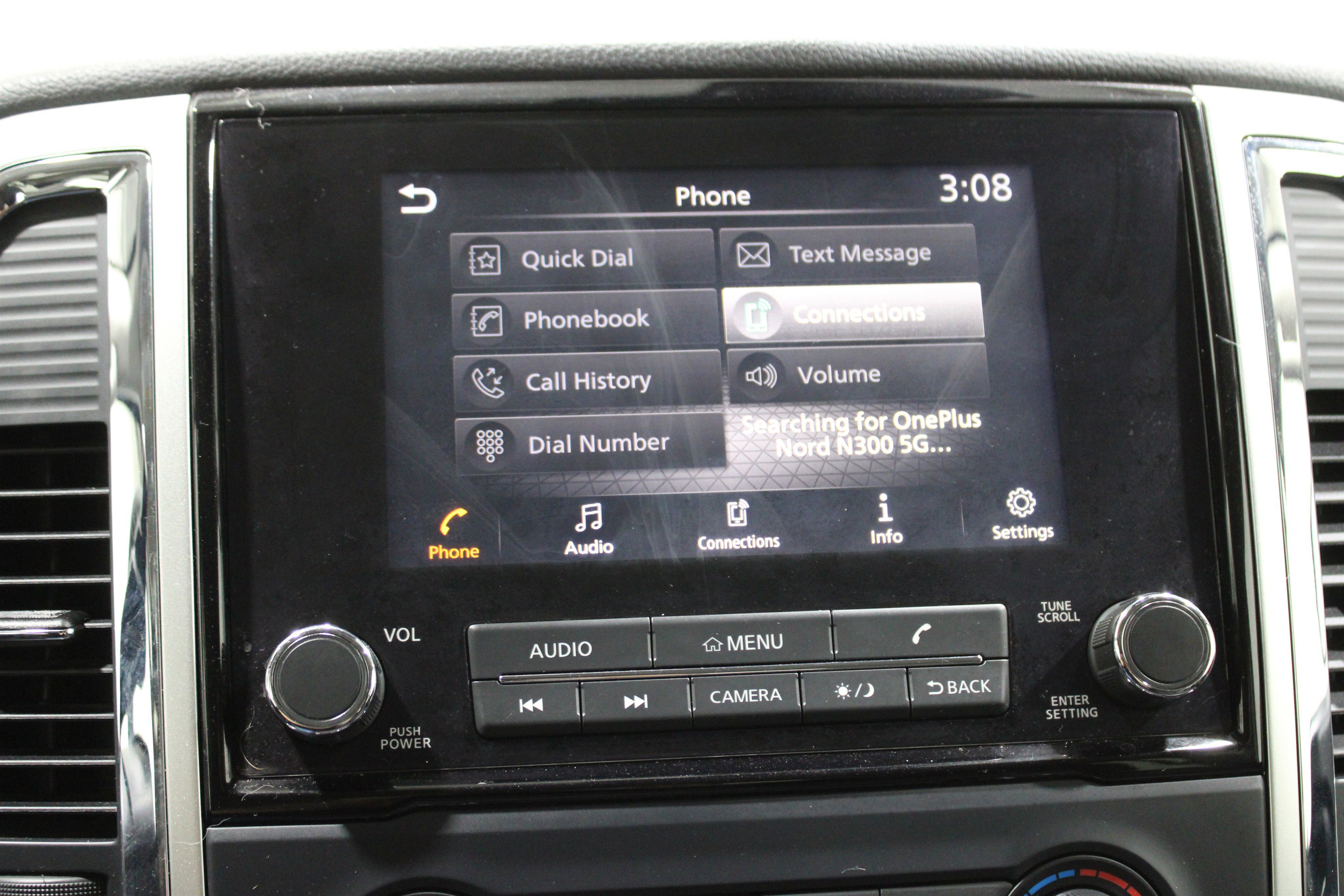 Used 2021 Nissan Titan SV image 13