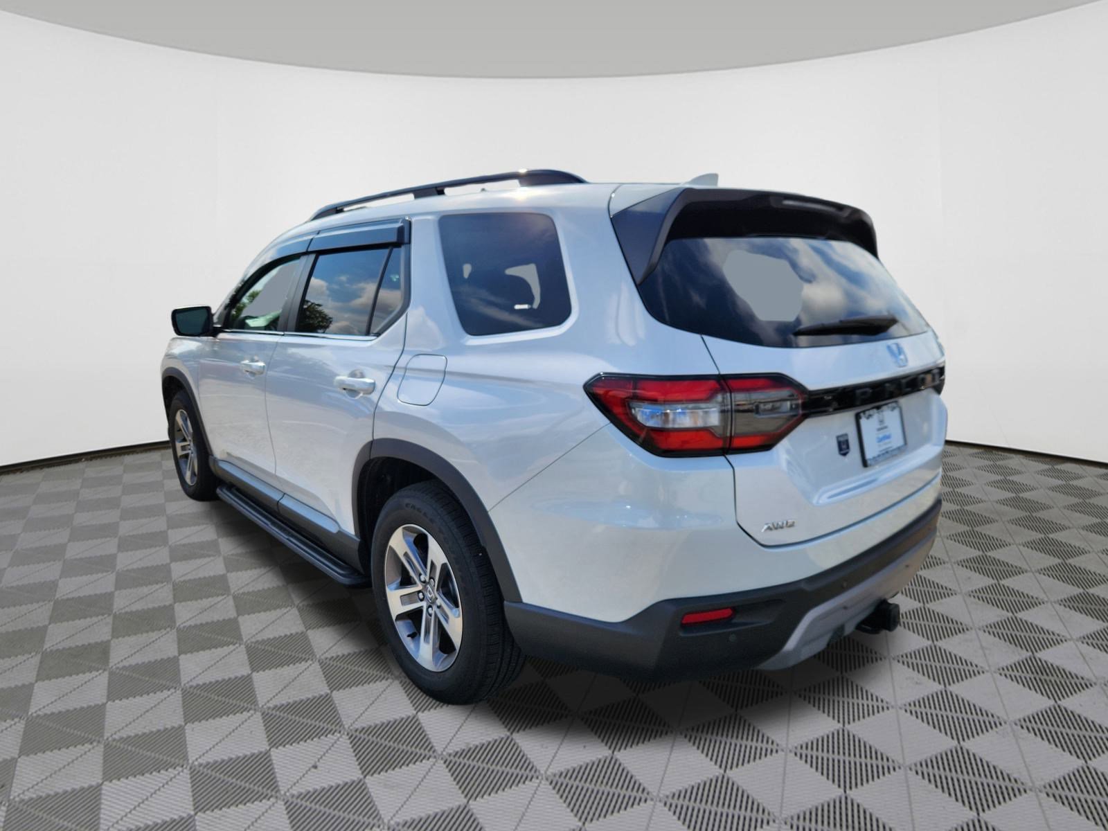 Certified 2025 Honda Pilot EX-L image 3