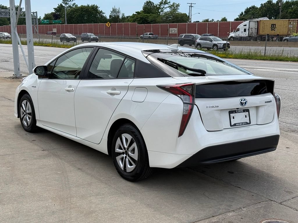 Used 2017 Toyota Prius Three w/ Advanced Technology Package FWD image 10