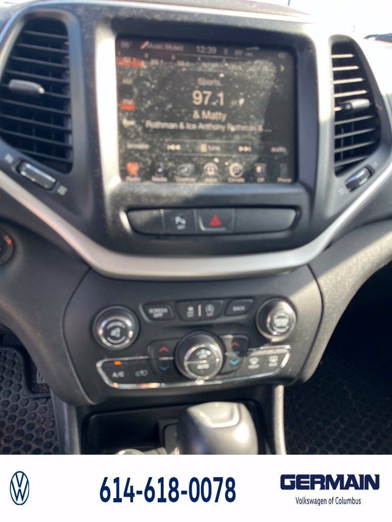 Used 2018 Jeep Cherokee Trailhawk w/ Cold Weather Group AWD/4WD image 15