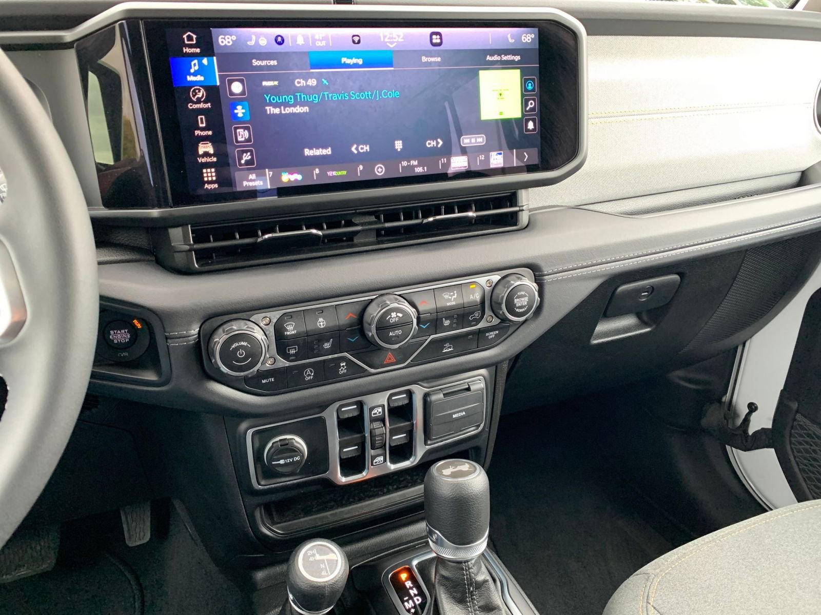 Used 2025 Jeep Wrangler Sahara image 18