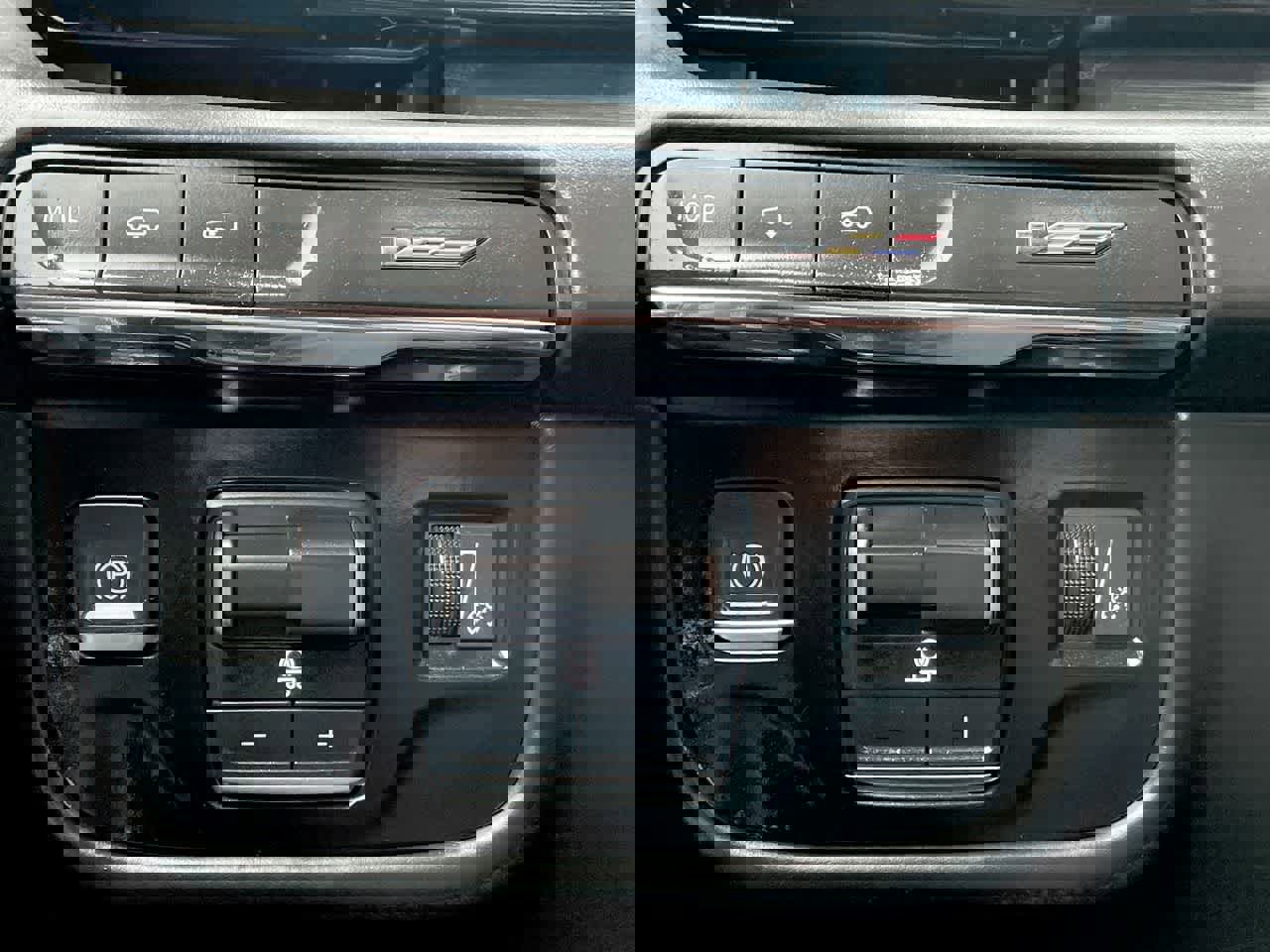 Used 2023 Cadillac Escalade V w/ LPO, ONYX Package image 33