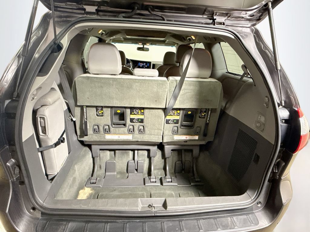 Used 2015 Toyota Sienna XLE Premium FWD image 23