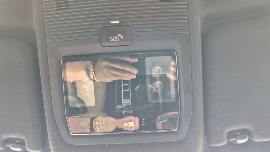 Used 2024 Volkswagen Atlas Cross Sport SE image 24