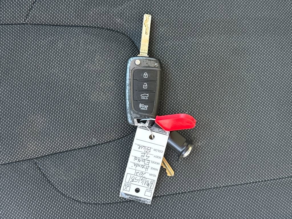 Used 2021 Hyundai Elantra SE image 29