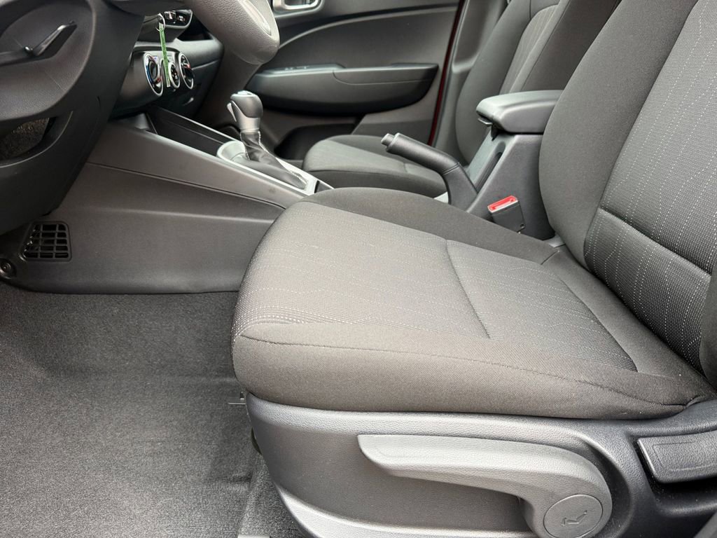 Used 2026 Hyundai Venue SE FWD image 11